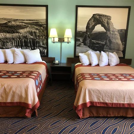 Super 8 By Wyndham Cedar City Esterno foto