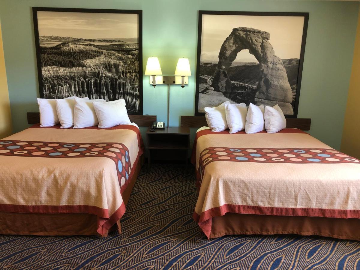 Super 8 By Wyndham Cedar City Esterno foto