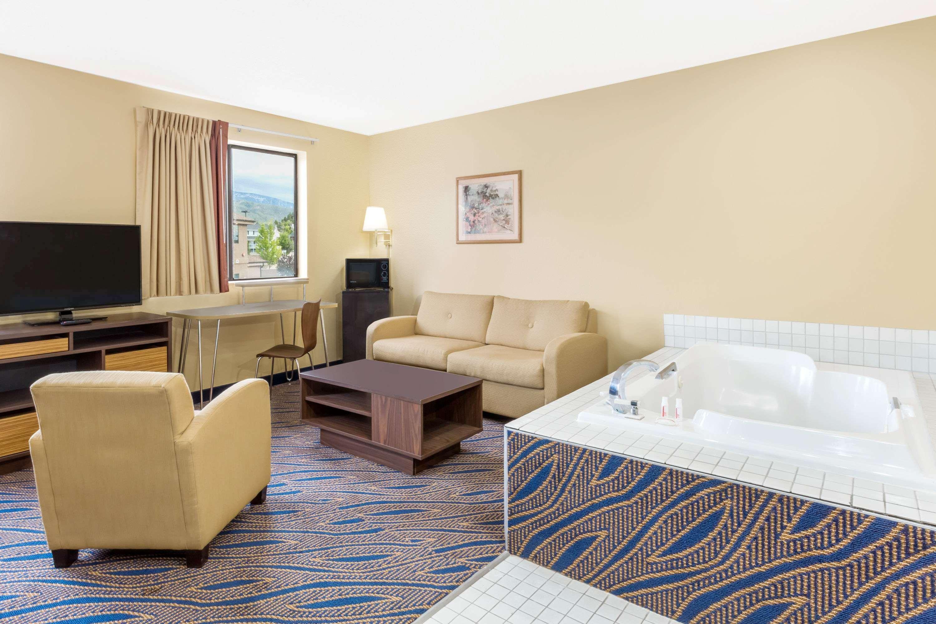 Super 8 By Wyndham Cedar City Esterno foto