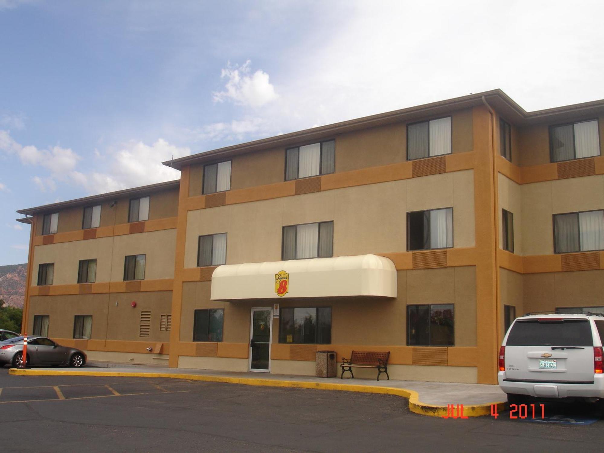 Super 8 By Wyndham Cedar City Esterno foto
